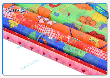La impresión multicolora grabó en relieve la tela no tejida de Spunbond antibacteriana para la tela del colchón